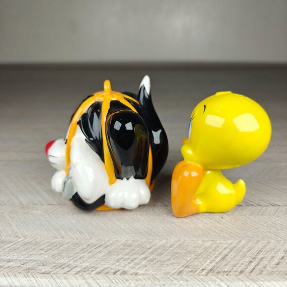 Vintage Tweety & Sylvester Salt & Pepper Shakers Ceramic Set Warner Bros - Picture 4 of 6